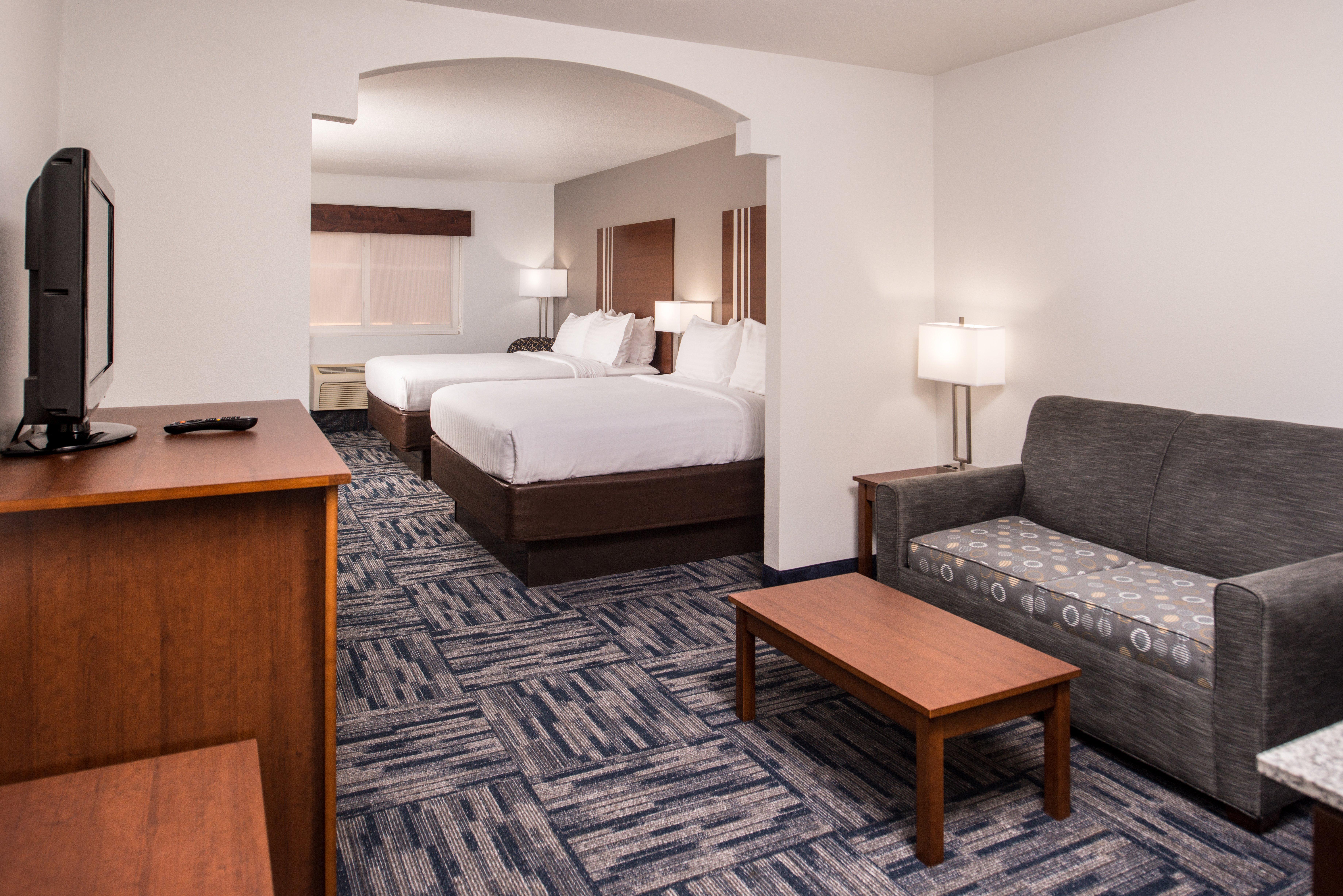 Express & Highway 54/70 By Ihg Hotel