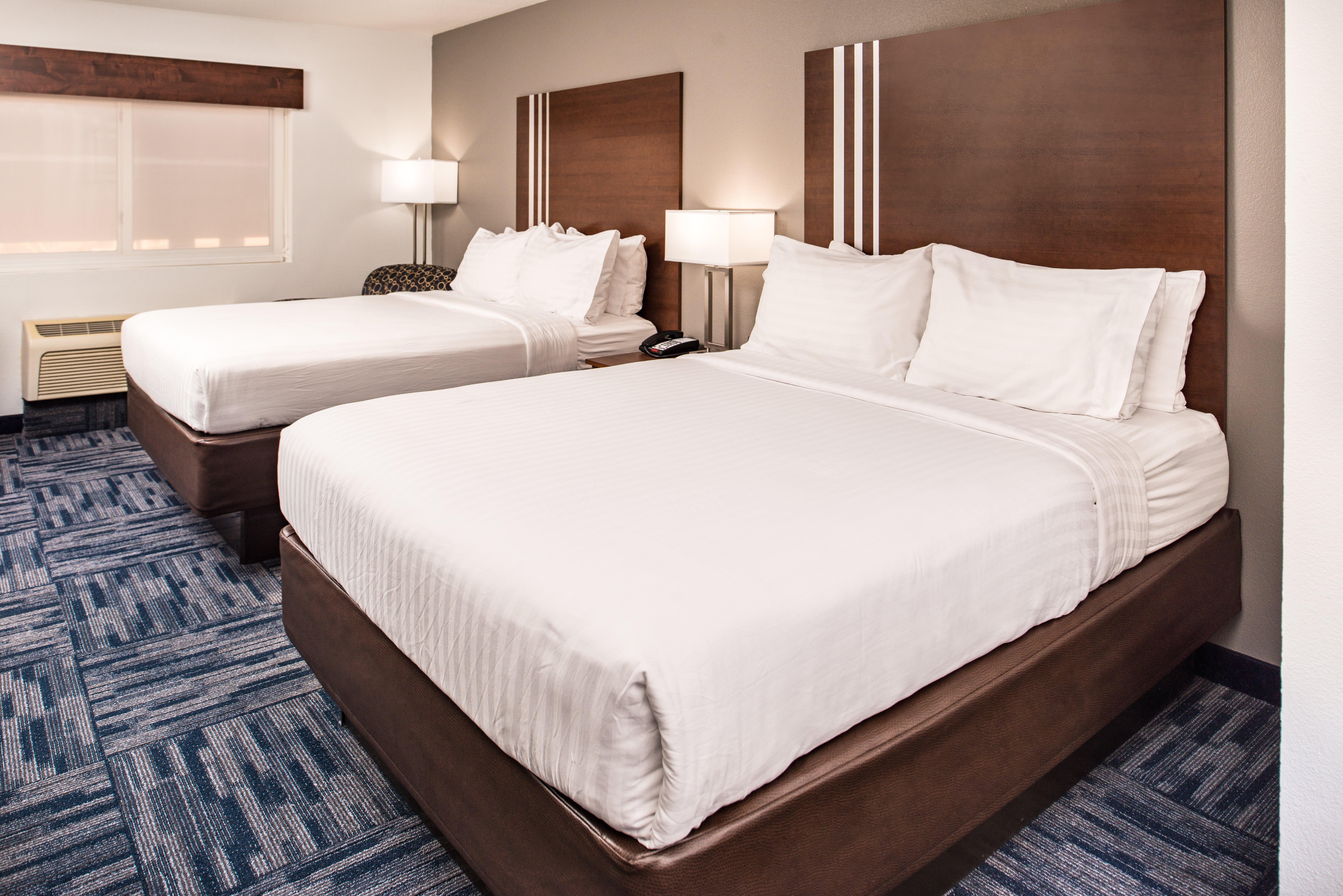 Express & Highway 54/70 By Ihg Hotel