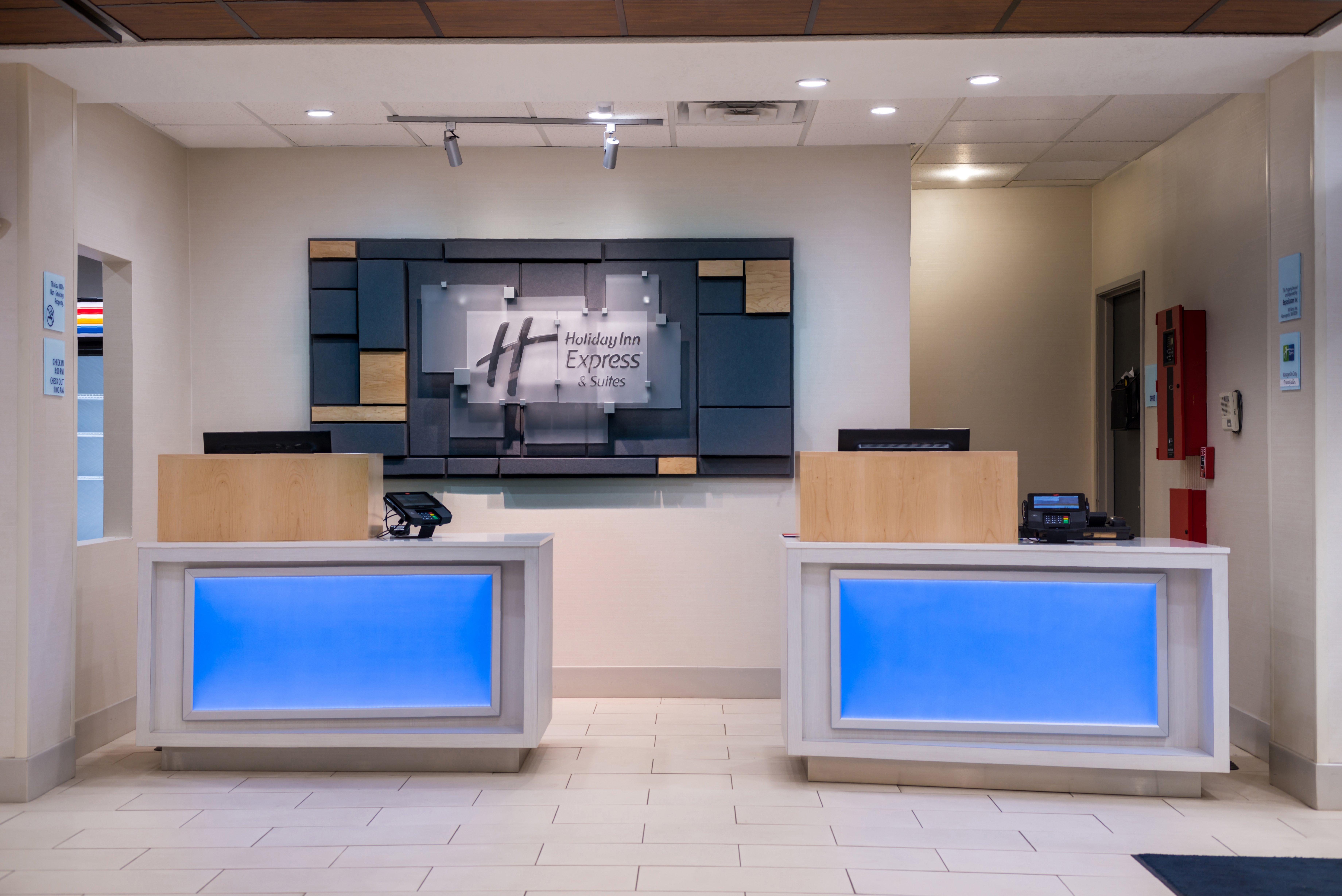 Express & Highway 54/70 By Ihg Hotel
