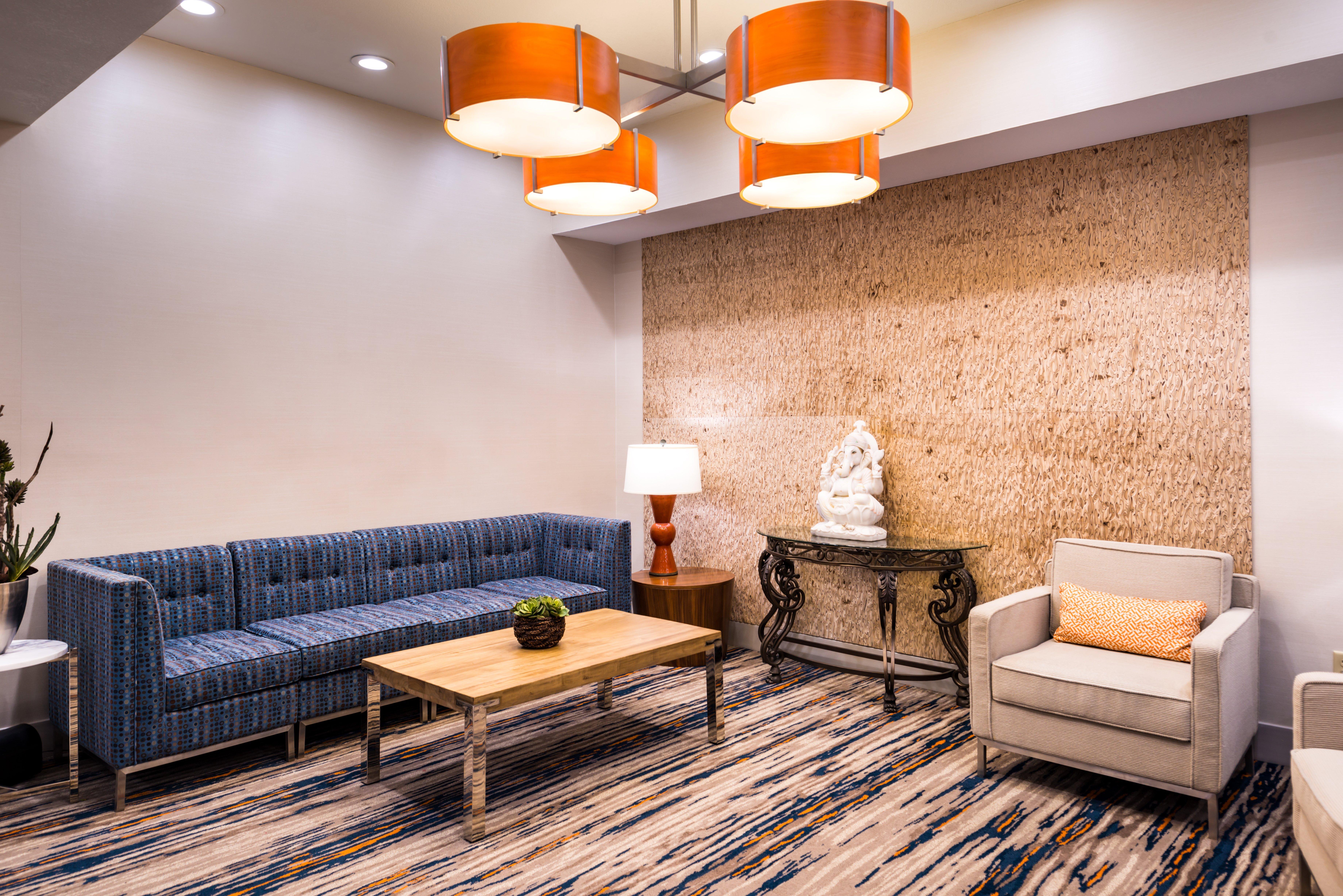 Hotel Express & Highway 54/70 By Ihg 2*