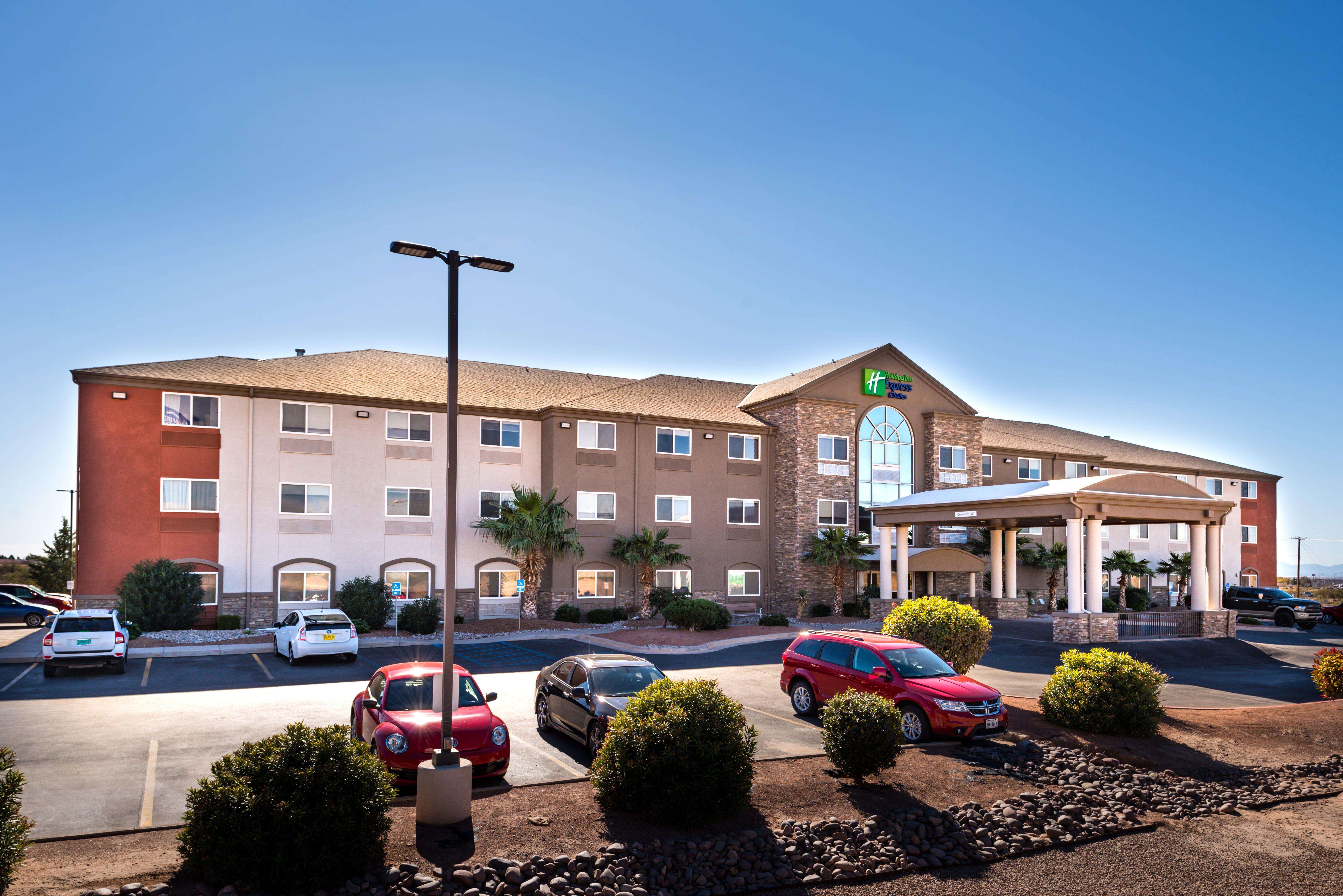Express & Highway 54/70 By Ihg Hotel