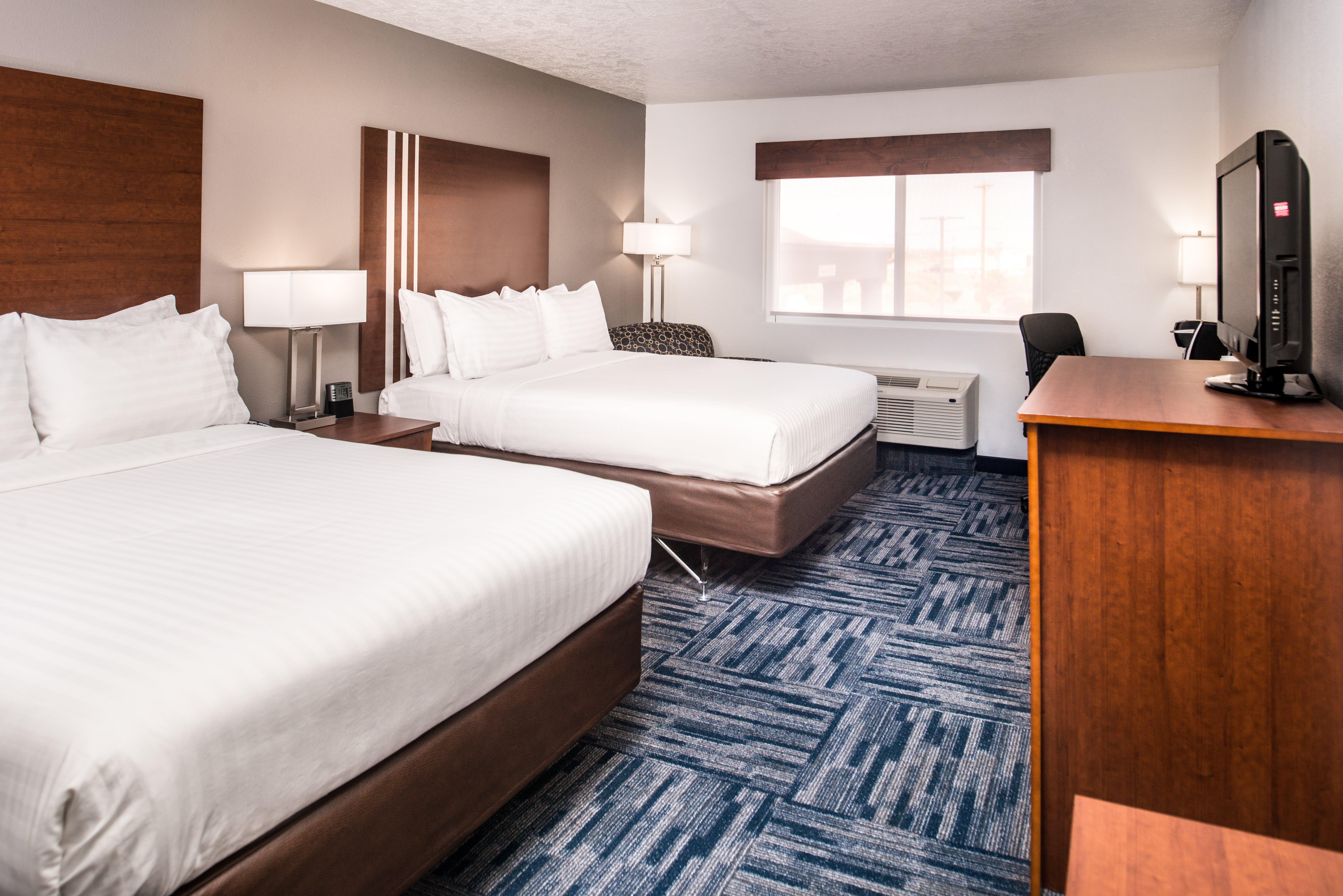 Express & Highway 54/70 By Ihg Hotel 2*