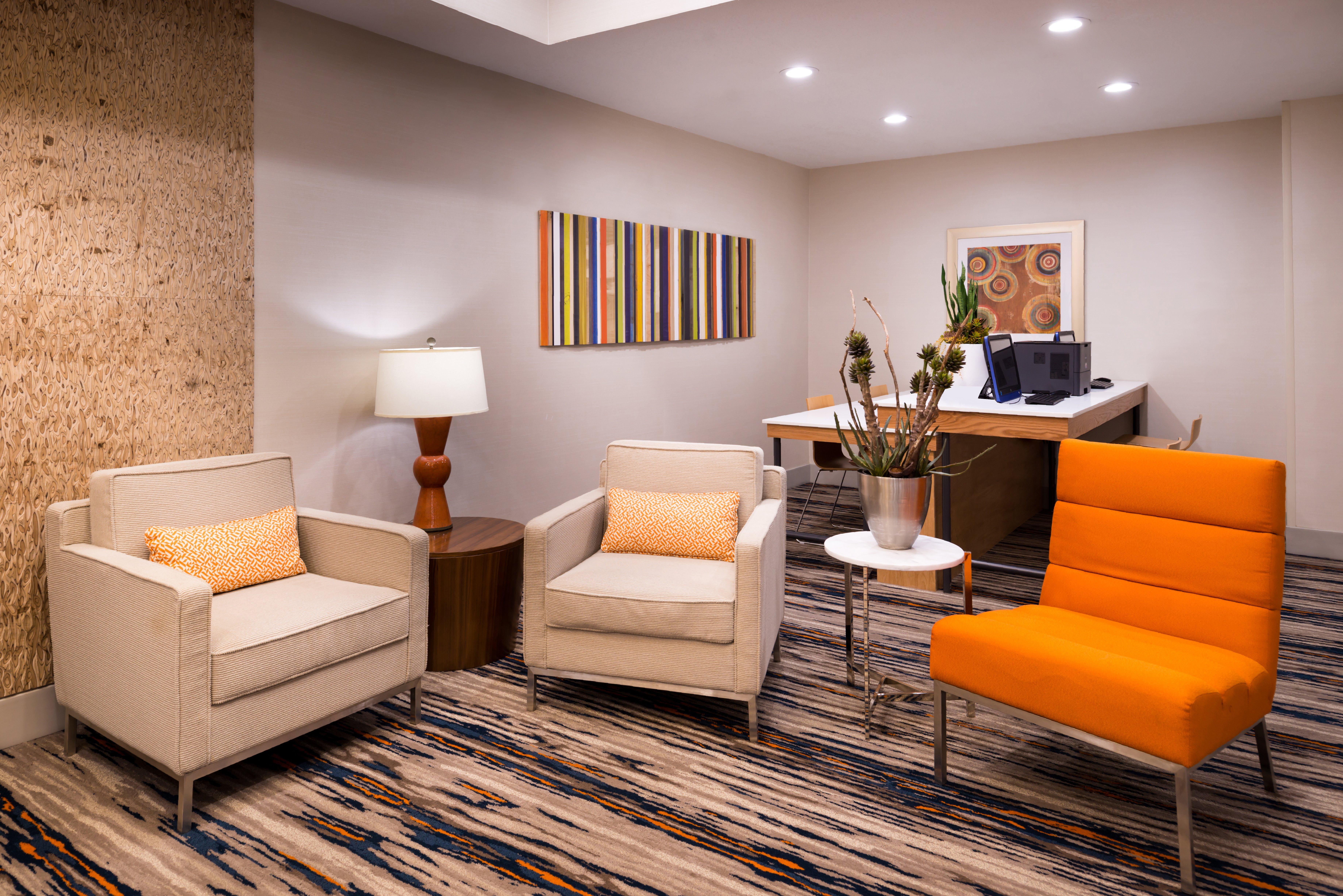 Express & Highway 54/70 By Ihg Hotel 2*
