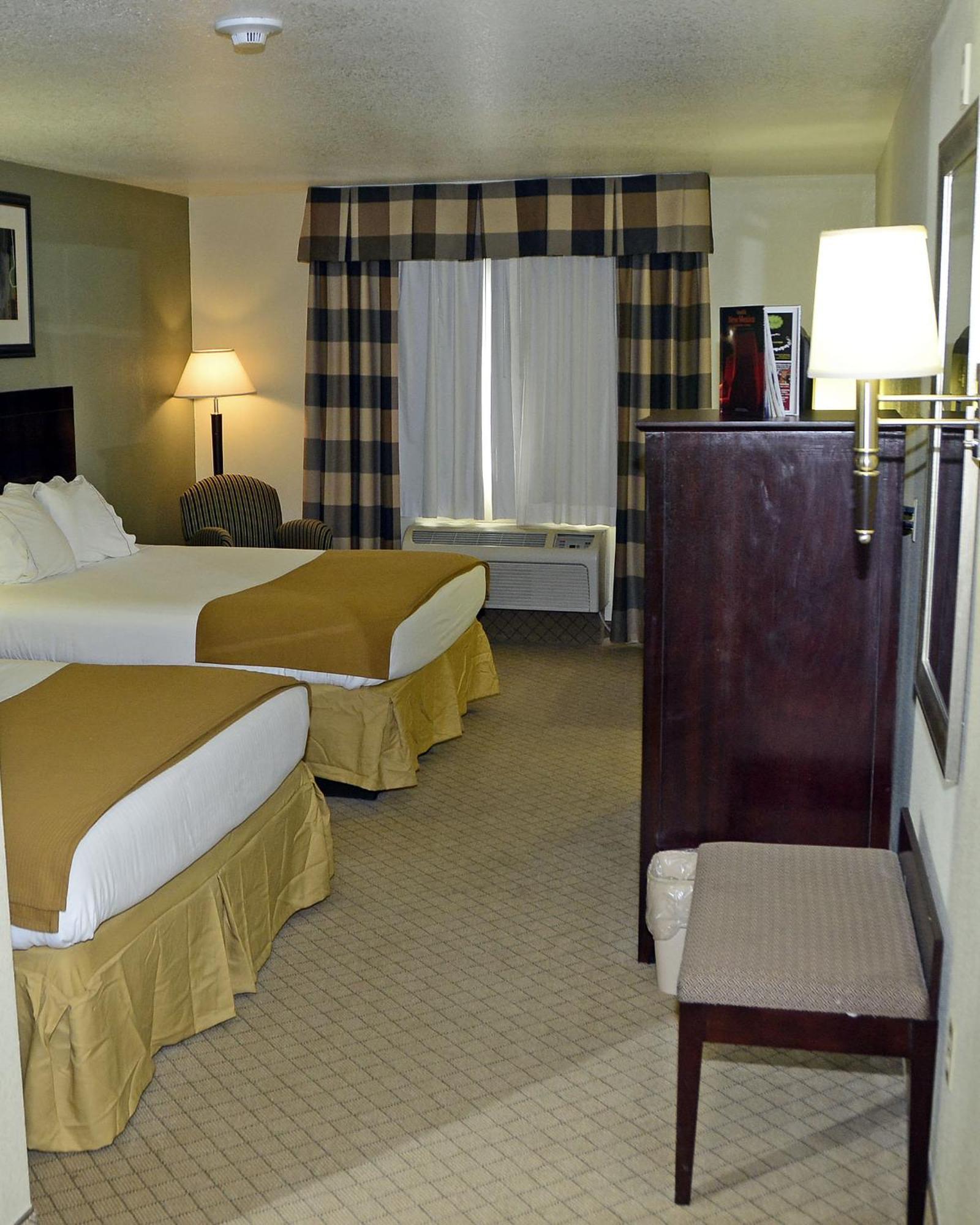 Express & Highway 54/70 By Ihg Hotel
