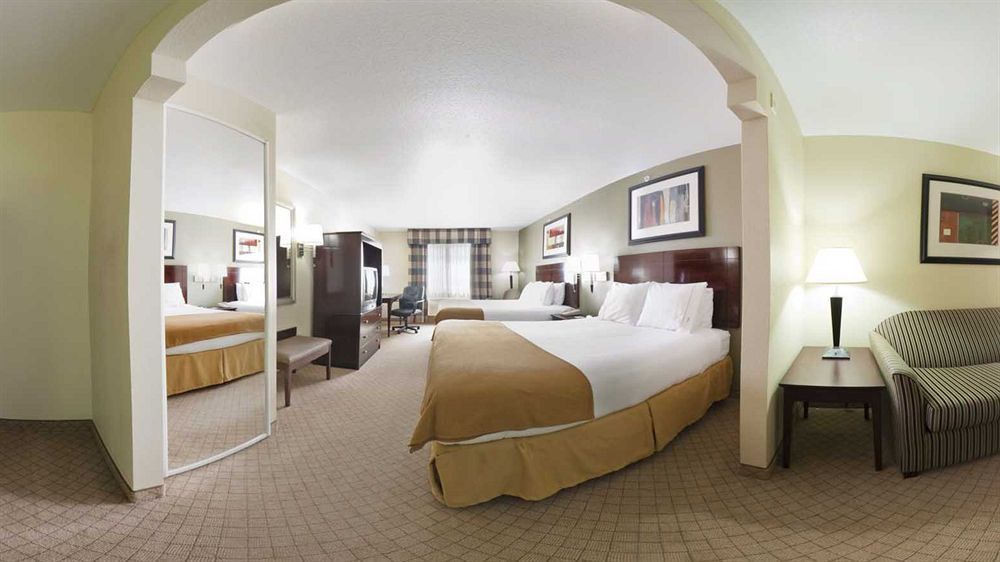 Hotel Express & Highway 54/70 By Ihg 2*