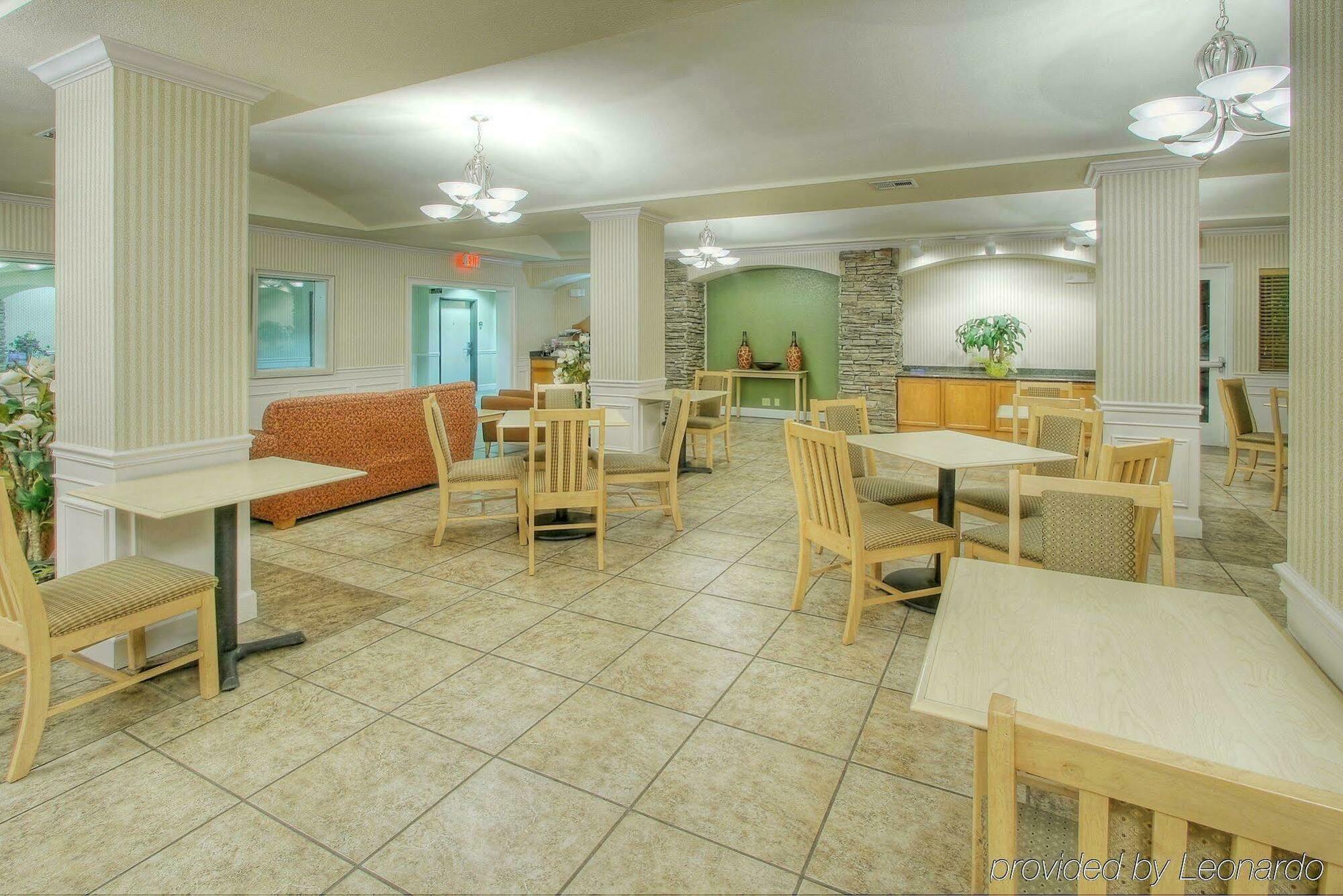 Express & Highway 54/70 By Ihg Hotel