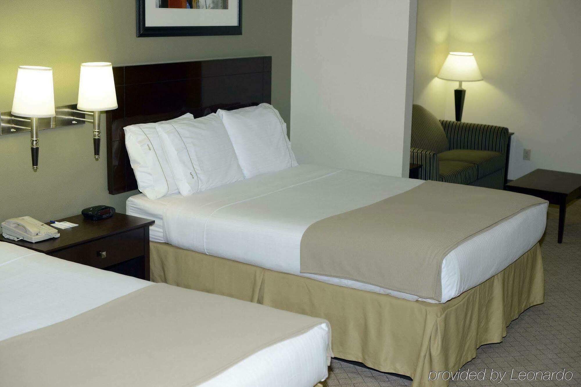 Express & Highway 54/70 By Ihg 2*