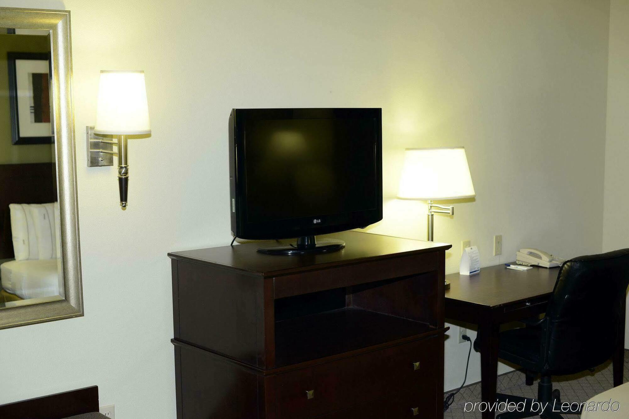 Hotel Express & Highway 54/70 By Ihg 2*